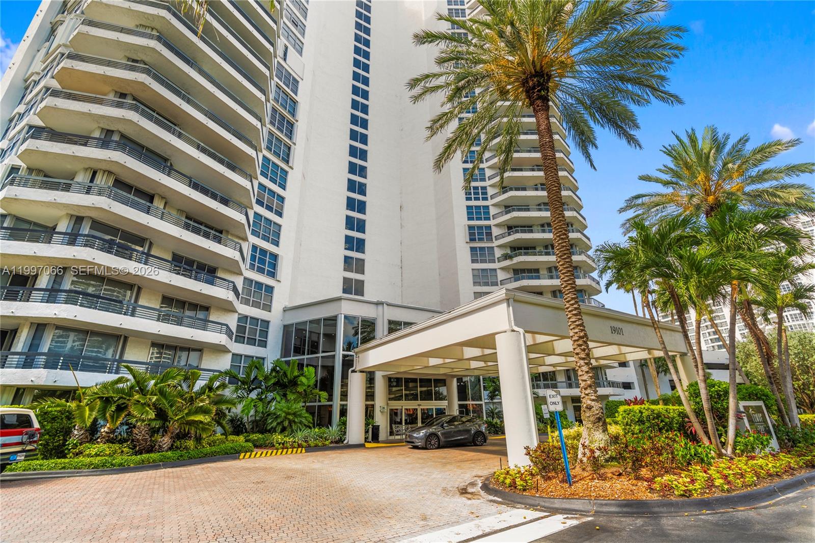19101 NE 36th Ct #1605, Aventura FL 33180