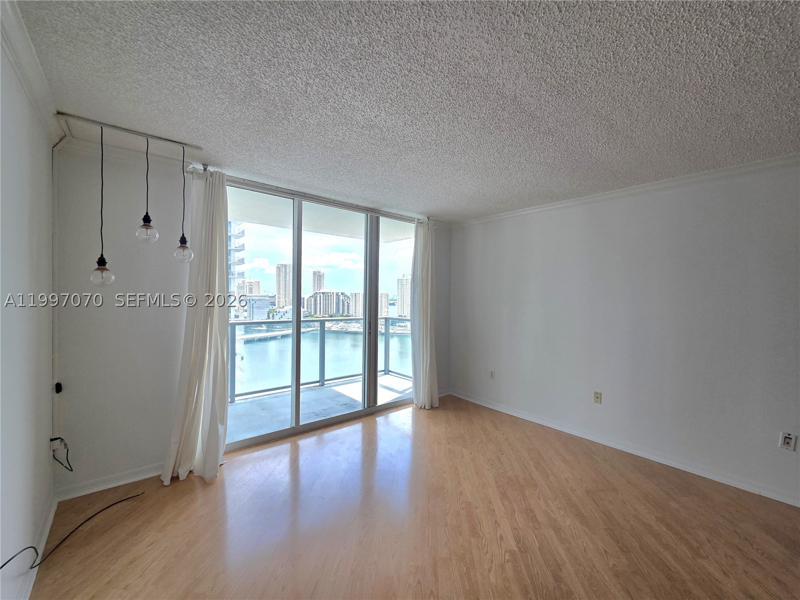 1155 Brickell Bay Dr #2006, Miami FL 33131