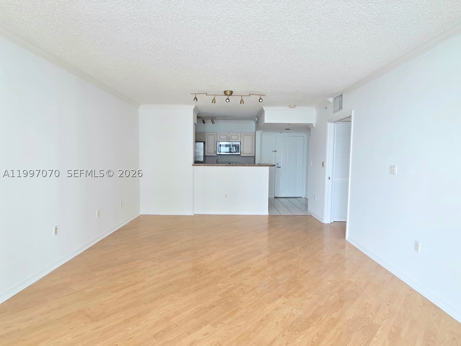 1155 Brickell Bay Dr #2006, Miami FL 33131