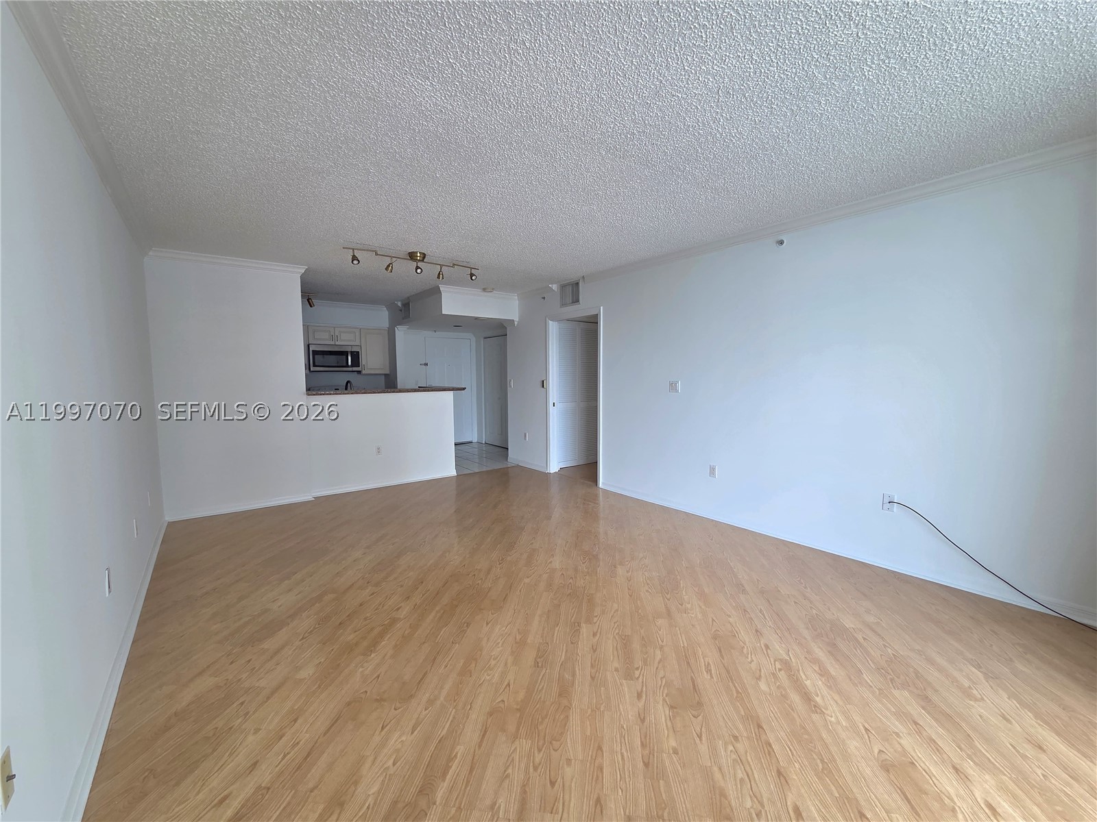 1155 Brickell Bay Dr #2006, Miami FL 33131