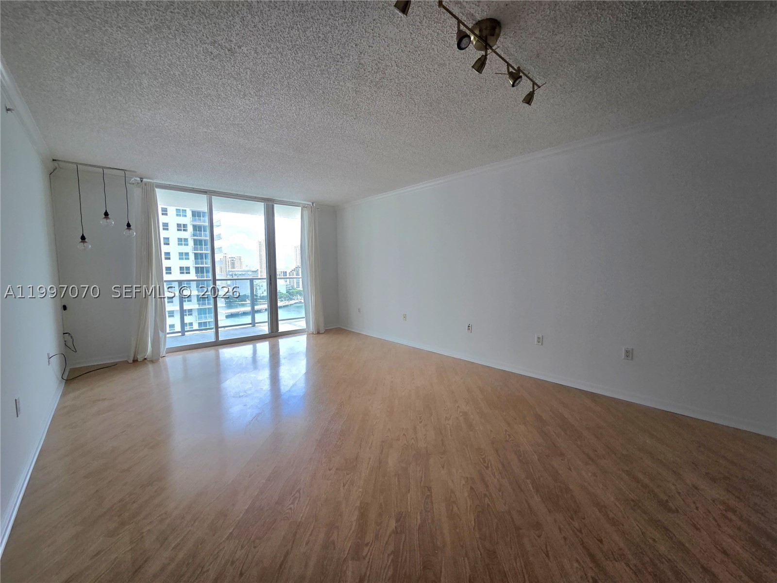 1155 Brickell Bay Dr #2006, Miami FL 33131