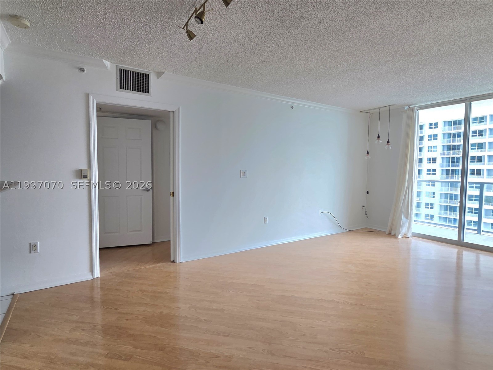 1155 Brickell Bay Dr #2006, Miami FL 33131