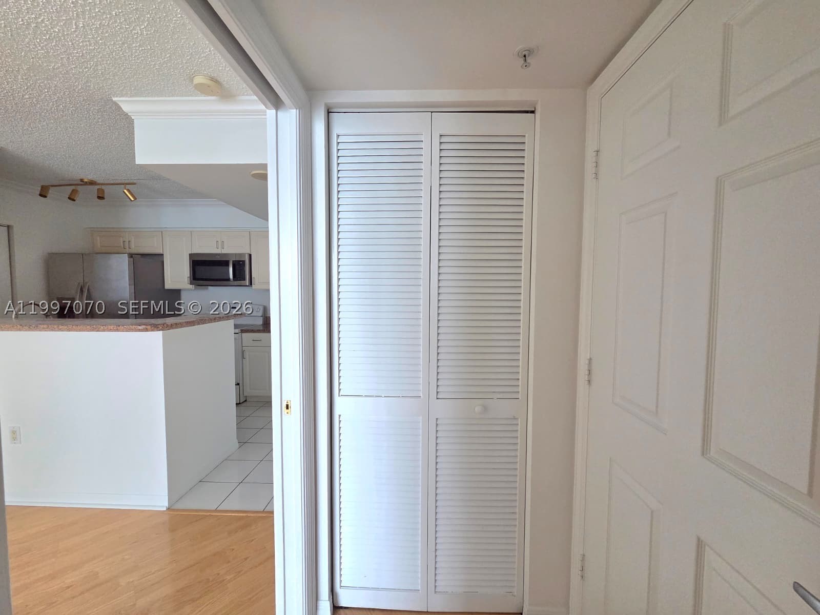 1155 Brickell Bay Dr #2006, Miami FL 33131