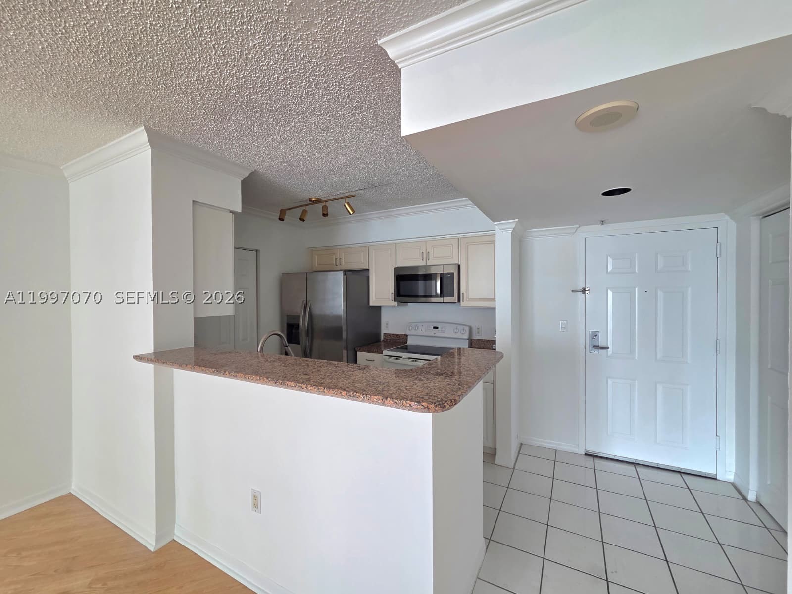 1155 Brickell Bay Dr #2006, Miami FL 33131