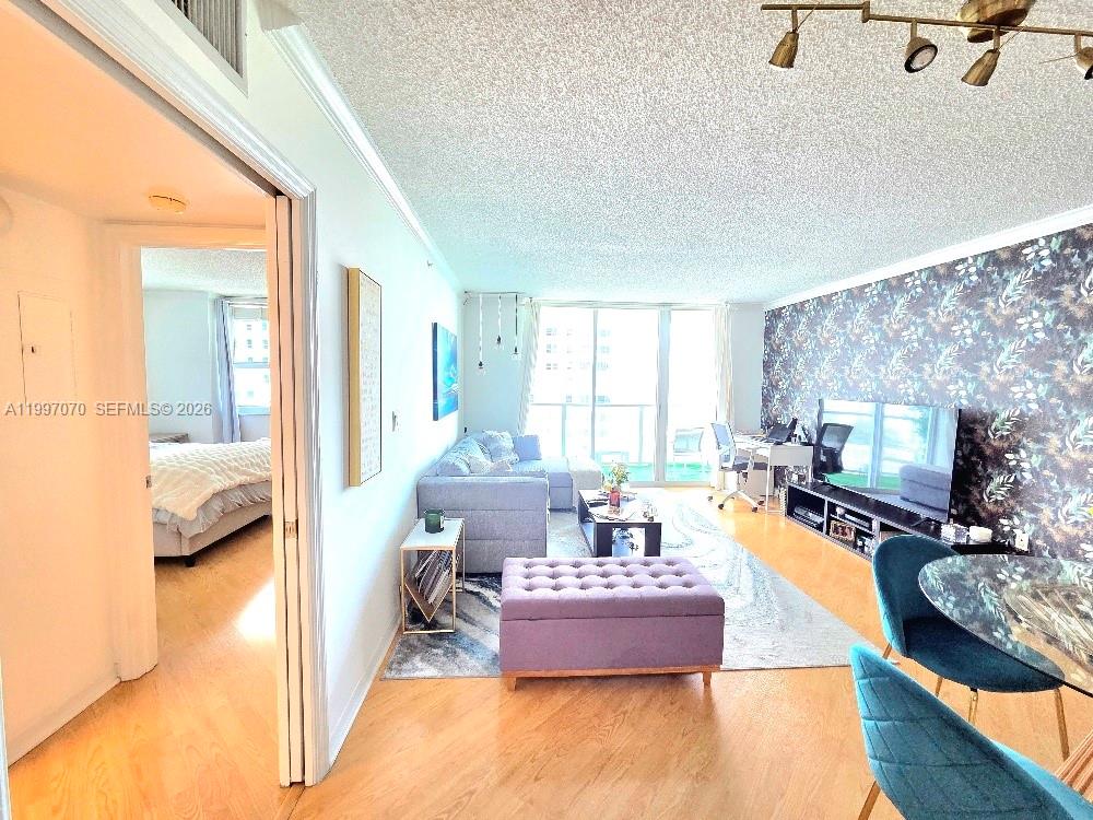 1155 Brickell Bay Dr #2006, Miami FL 33131