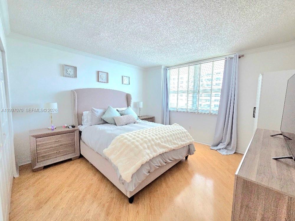 1155 Brickell Bay Dr #2006, Miami FL 33131