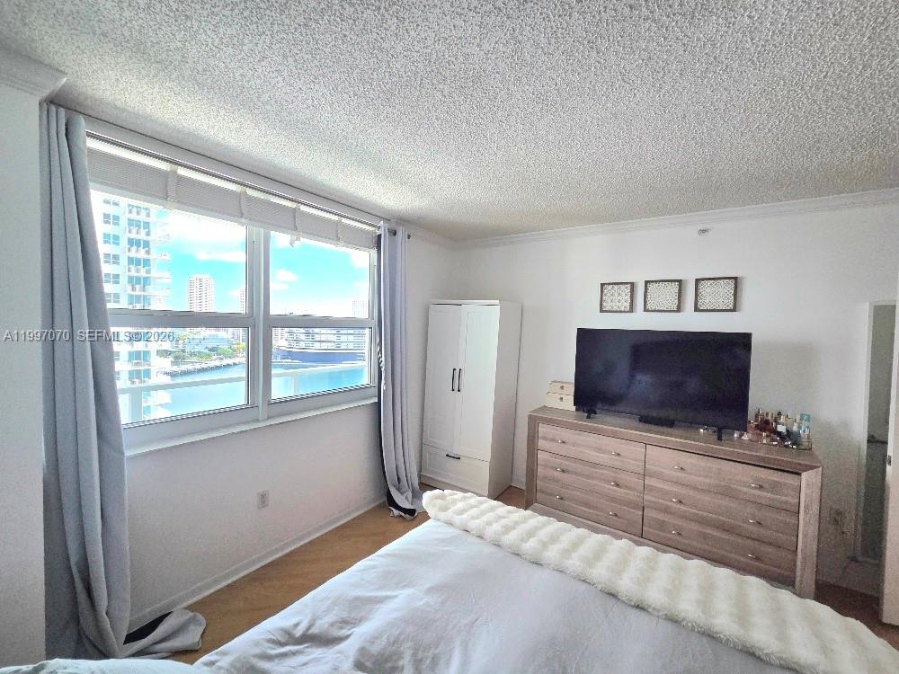 1155 Brickell Bay Dr #2006, Miami FL 33131