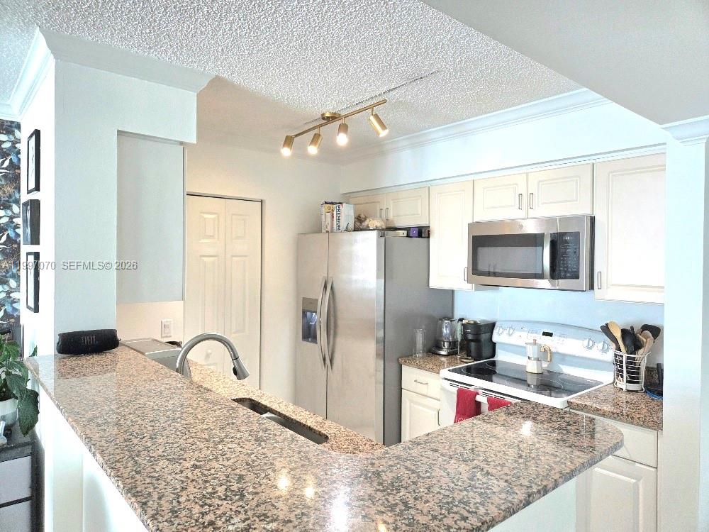 1155 Brickell Bay Dr #2006, Miami FL 33131