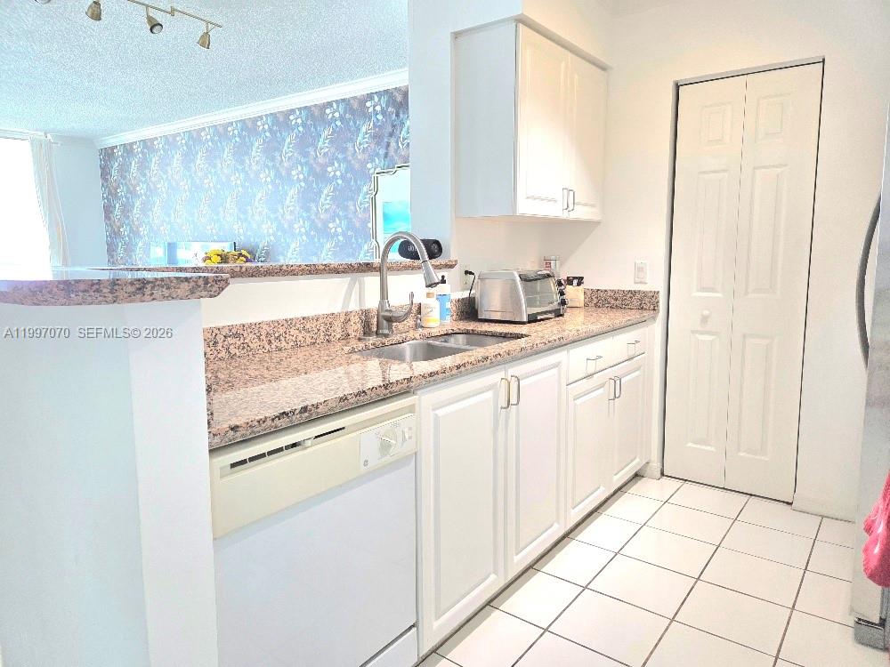 1155 Brickell Bay Dr #2006, Miami FL 33131