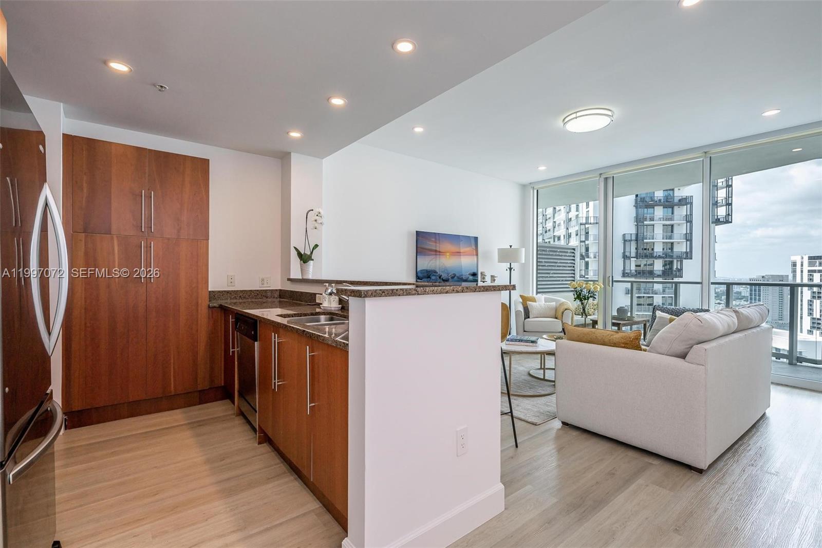 300 S Biscayne Blvd #T-3607, Miami FL 33131