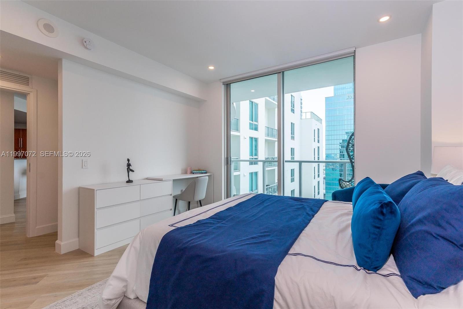 300 S Biscayne Blvd #T-3607, Miami FL 33131
