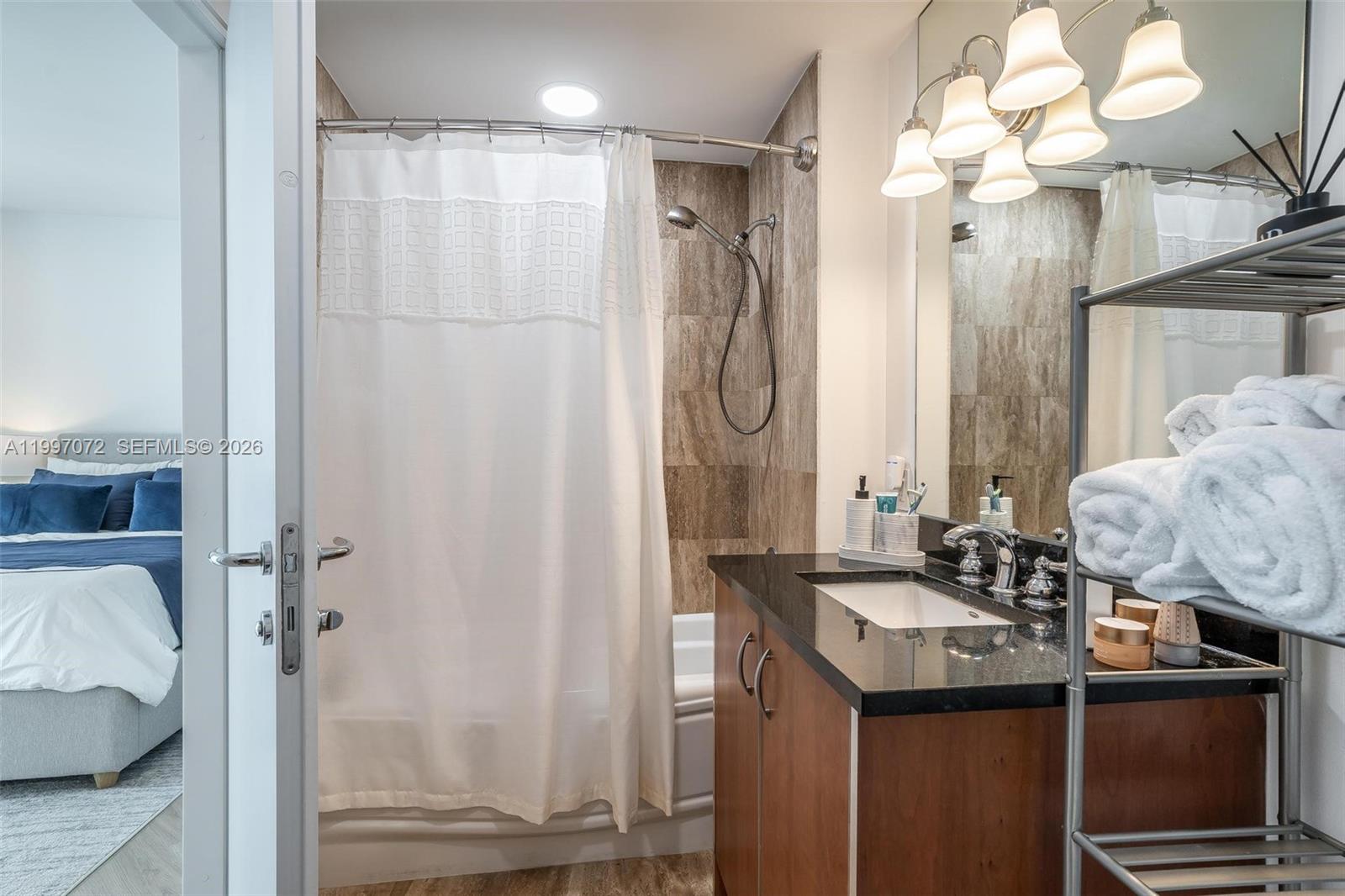 300 S Biscayne Blvd #T-3607, Miami FL 33131