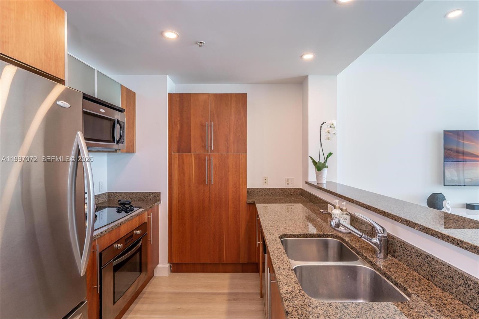 300 S Biscayne Blvd #T-3607, Miami FL 33131