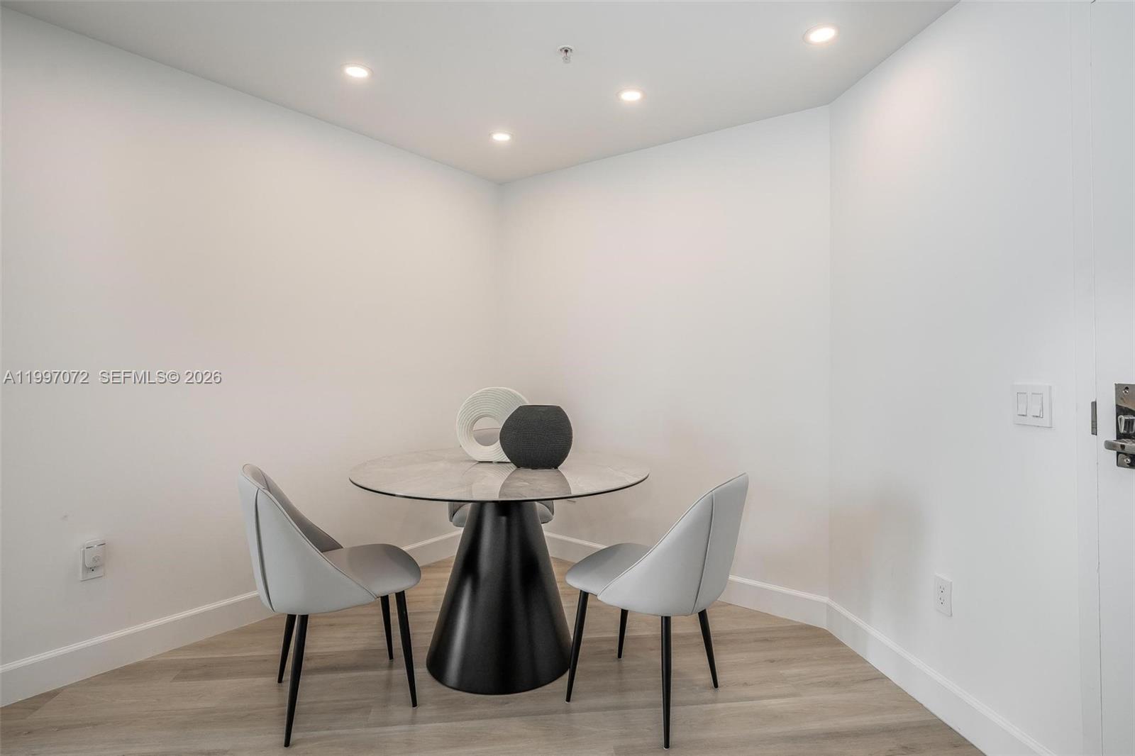 300 S Biscayne Blvd #T-3607, Miami FL 33131