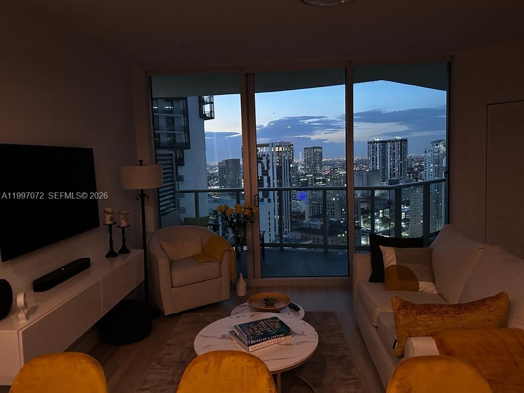 300 S Biscayne Blvd #T-3607, Miami FL 33131