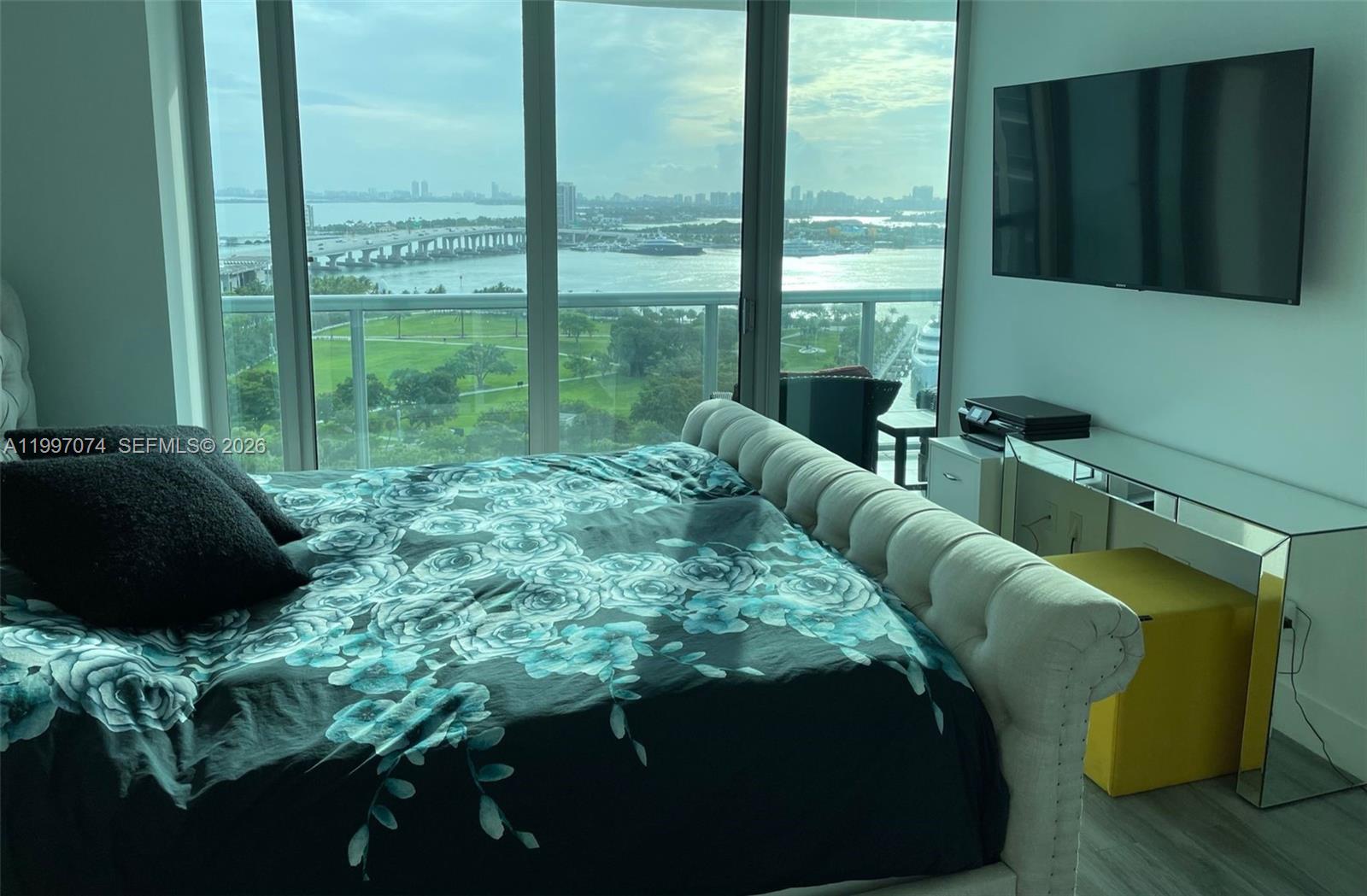 888 Biscayne Blvd #1810, Miami FL 33132