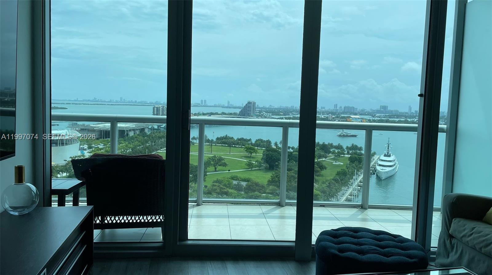 888 Biscayne Blvd #1810, Miami FL 33132