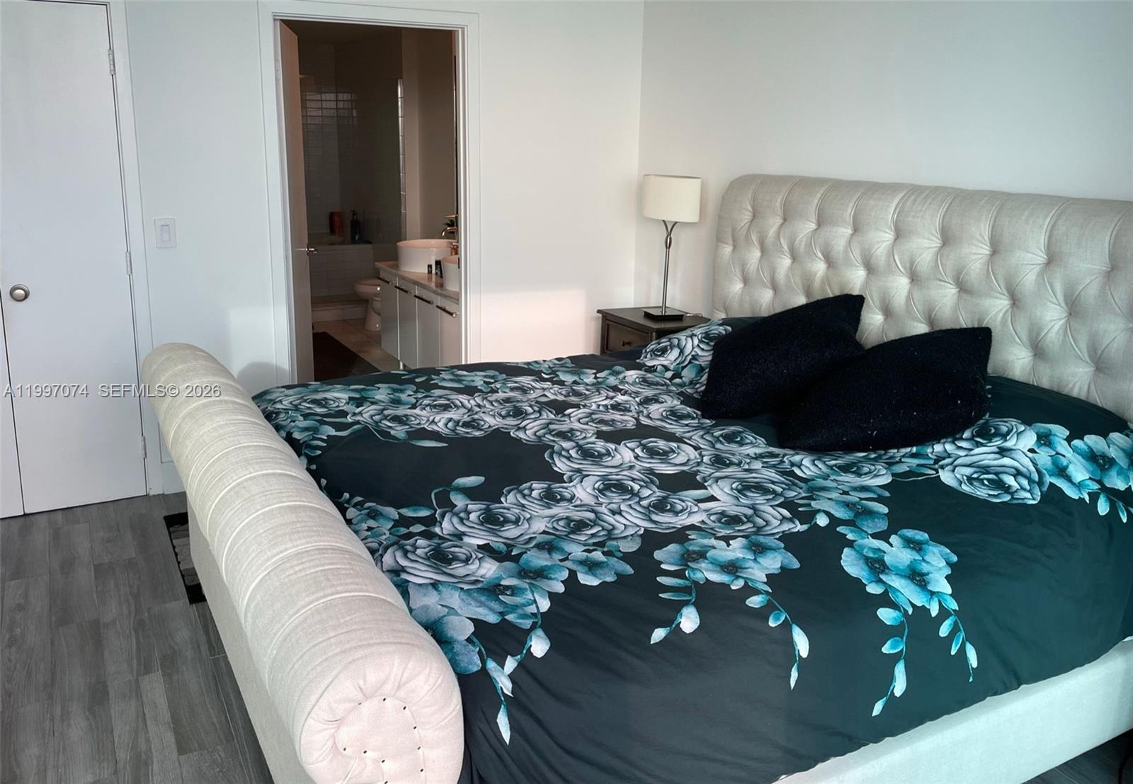 888 Biscayne Blvd #1810, Miami FL 33132