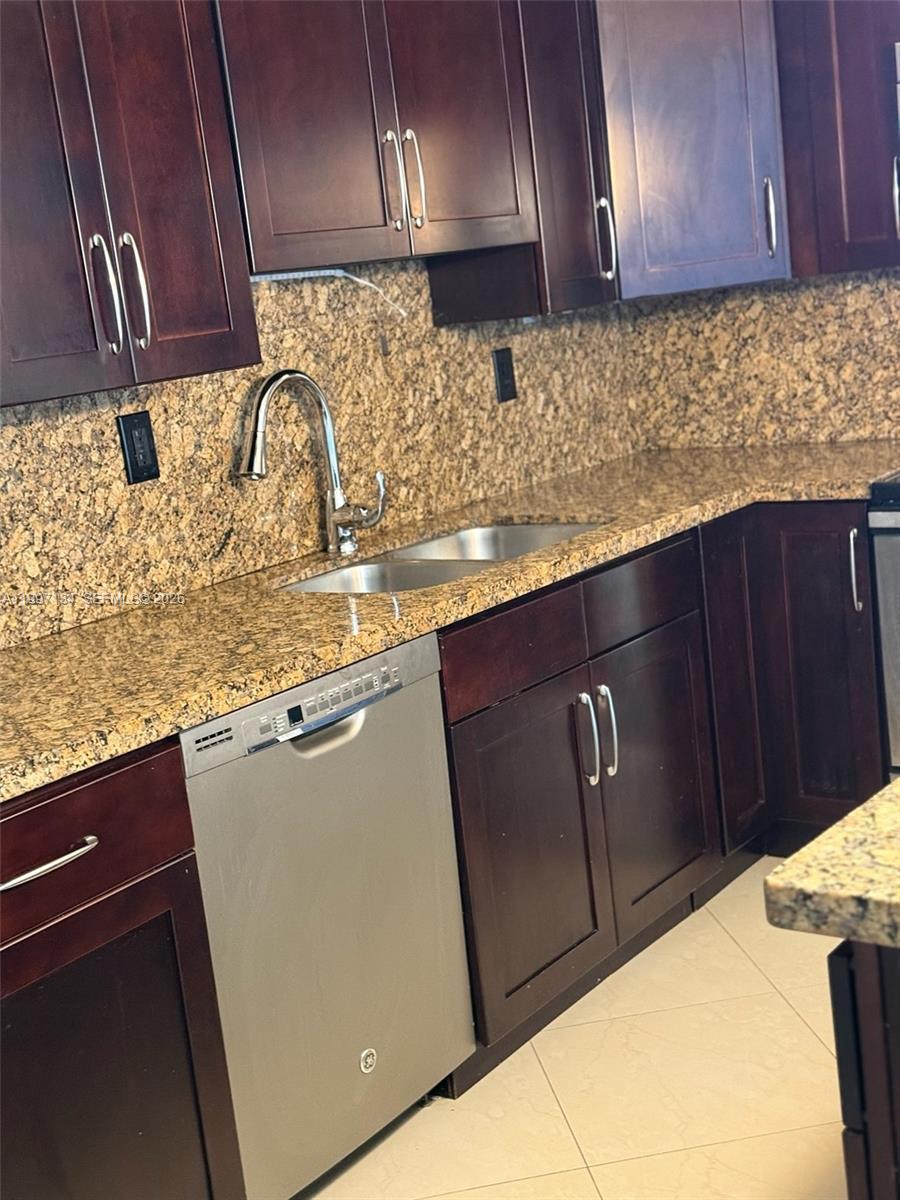 1400 NE 54th St #102, Fort Lauderdale FL 33334
