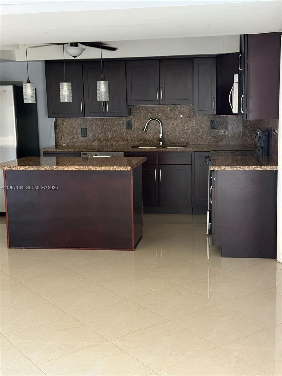 1400 NE 54th St #102, Fort Lauderdale FL 33334
