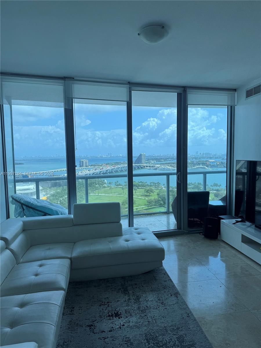888 Biscayne Blvd #2211, Miami FL 33132