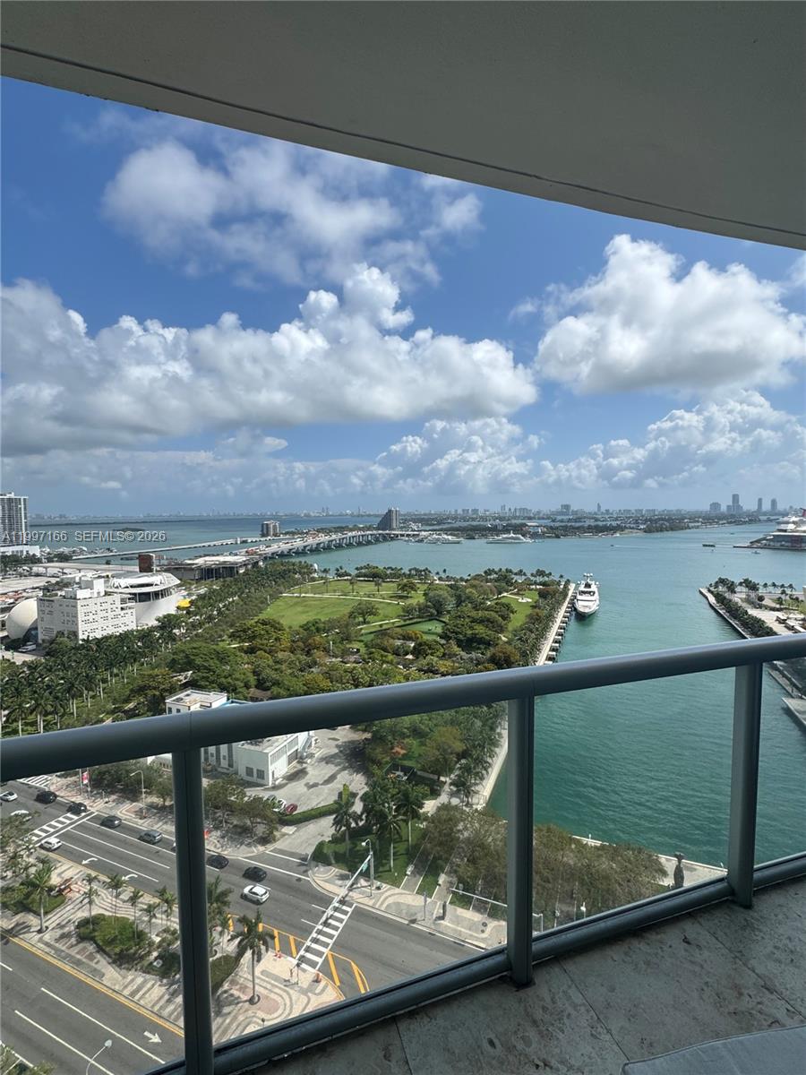 888 Biscayne Blvd #2211, Miami FL 33132