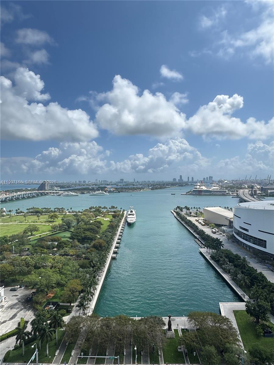 888 Biscayne Blvd #2211, Miami FL 33132