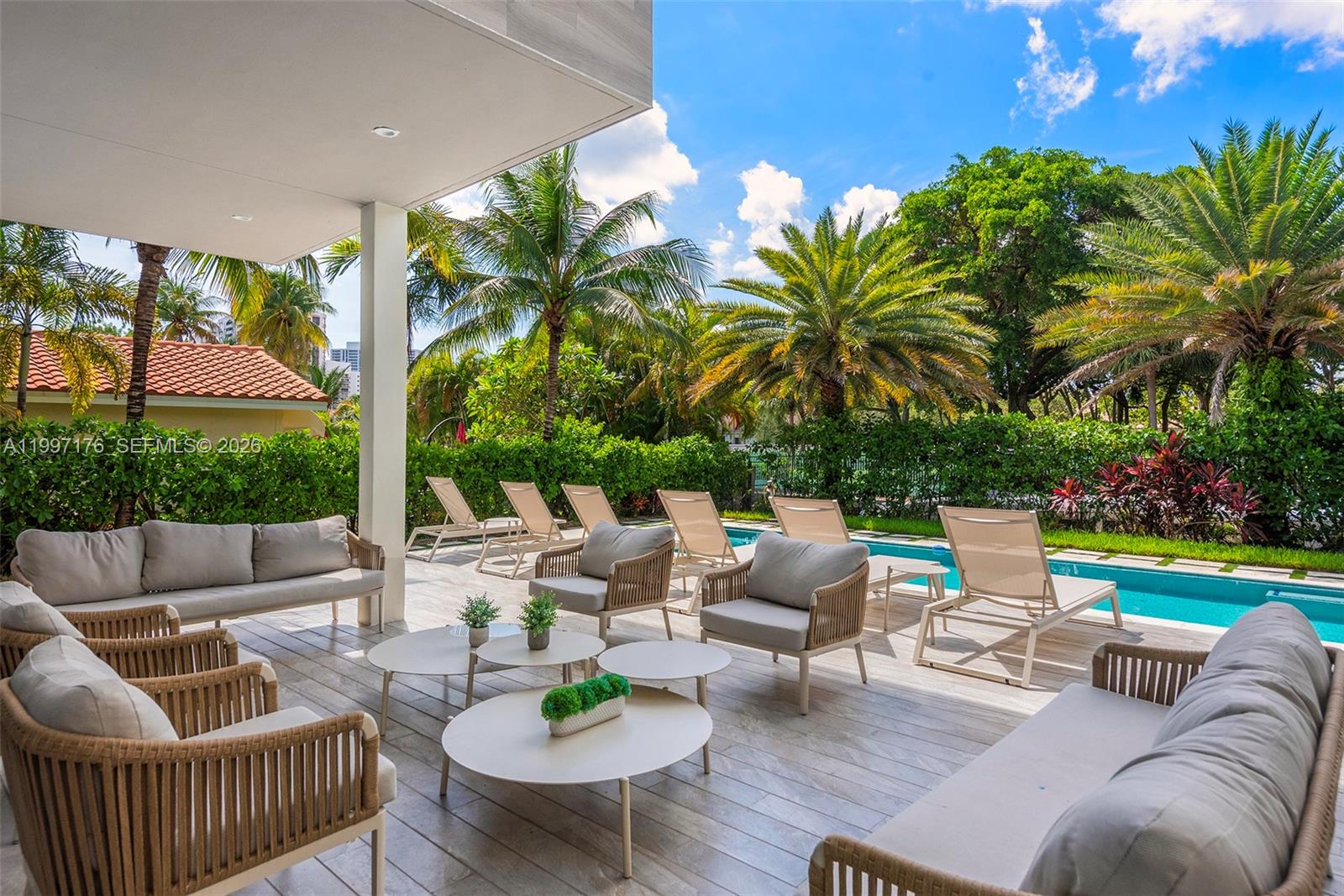 521 Holiday Dr, Hallandale Beach FL 33009