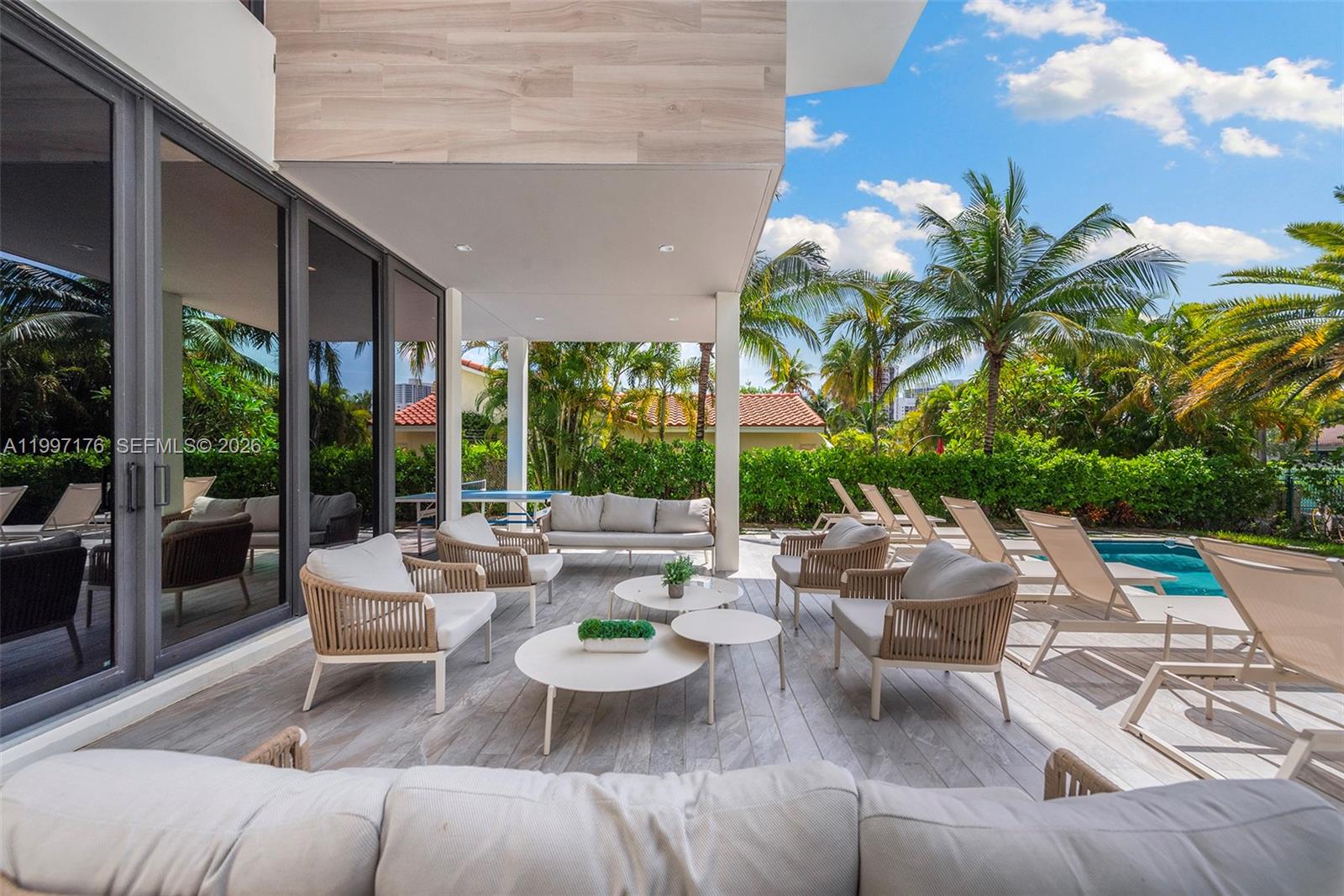 521 Holiday Dr, Hallandale Beach FL 33009