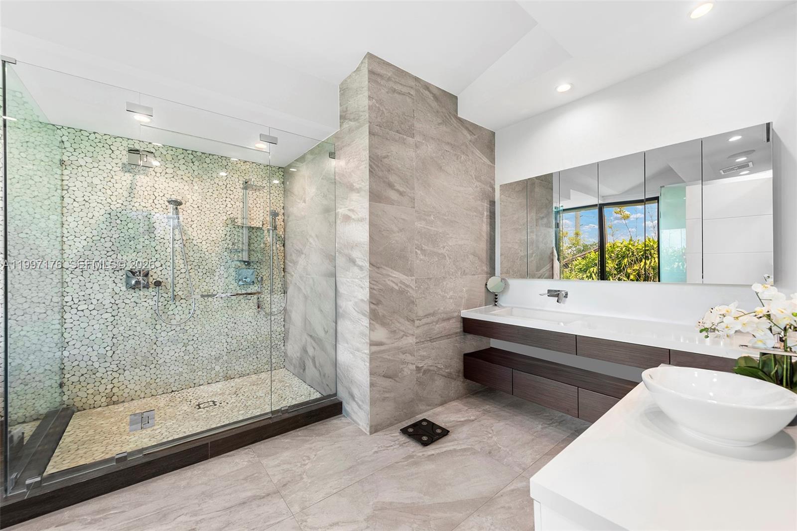521 Holiday Dr, Hallandale Beach FL 33009