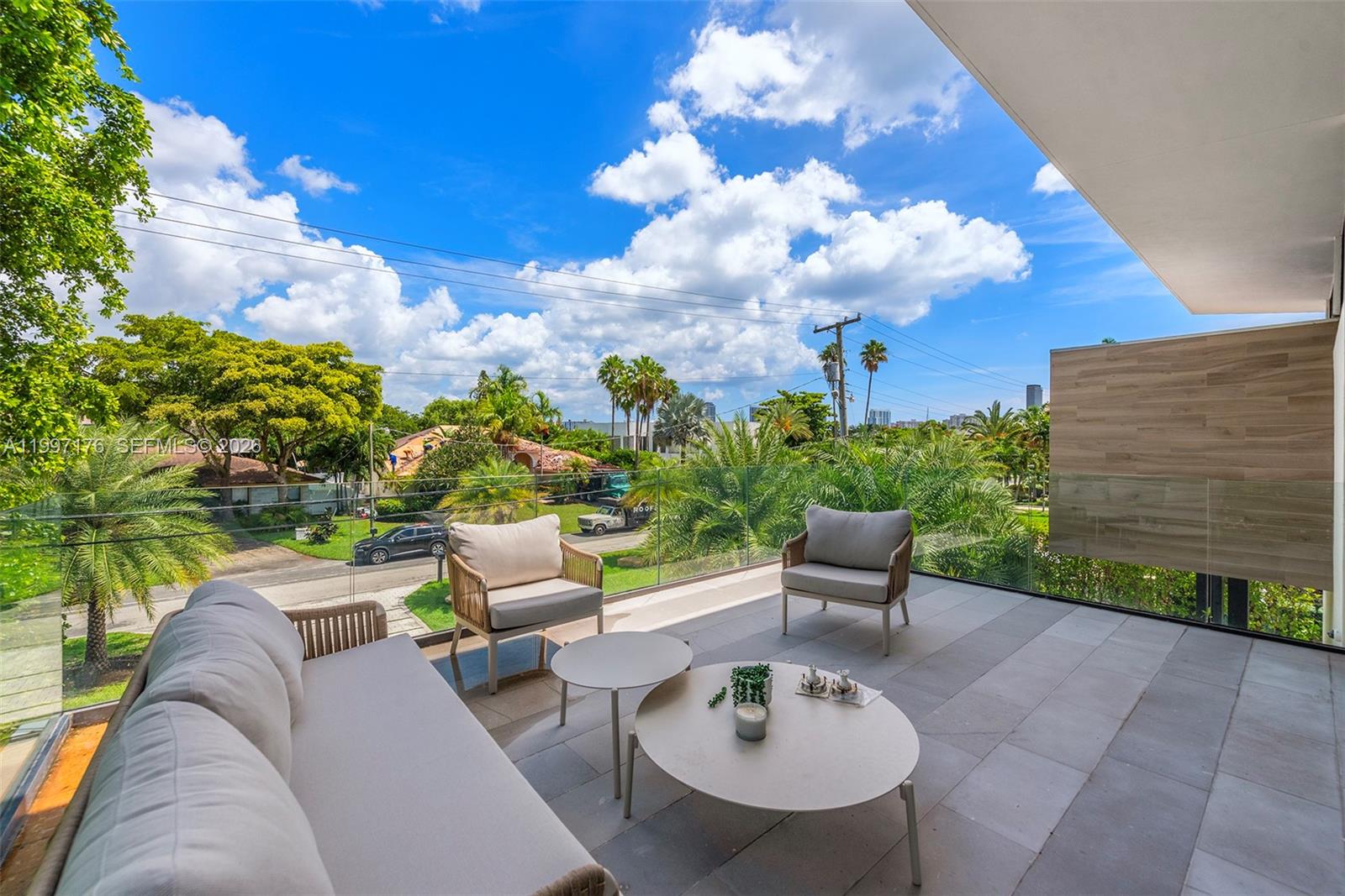 521 Holiday Dr, Hallandale Beach FL 33009