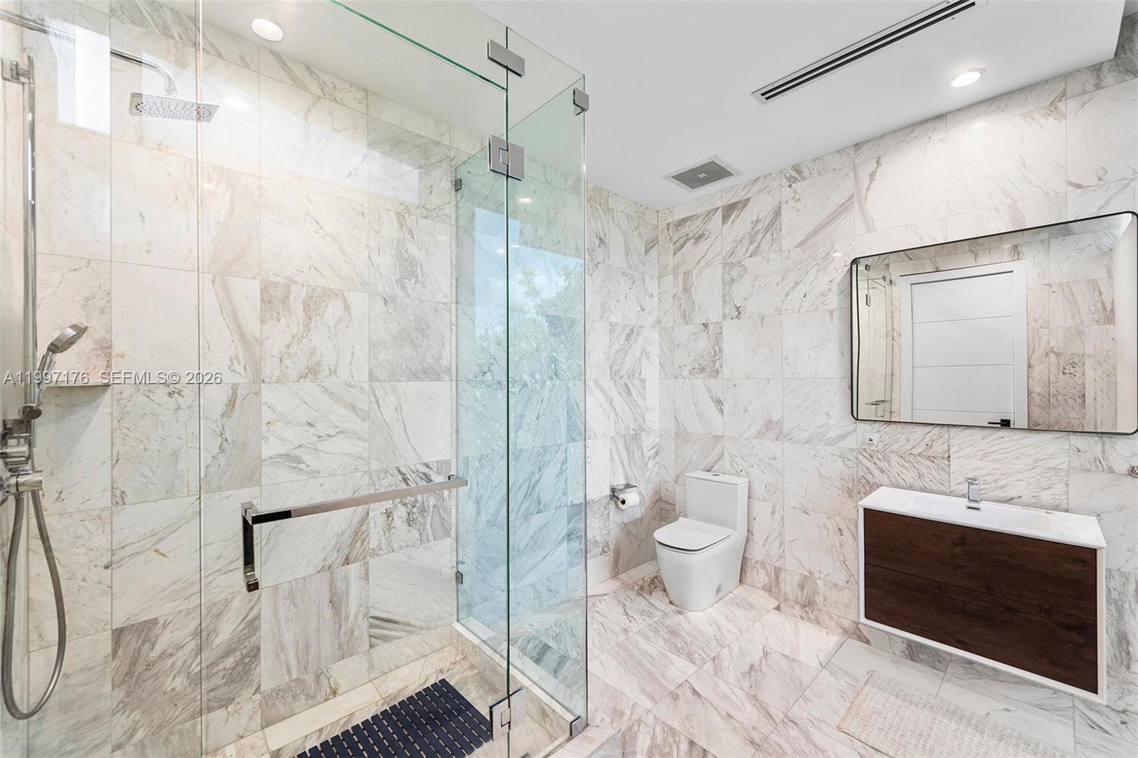 521 Holiday Dr, Hallandale Beach FL 33009
