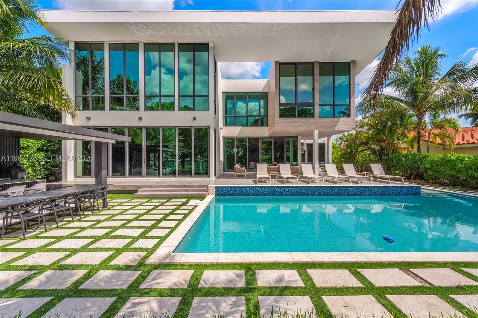 521 Holiday Dr, Hallandale Beach FL 33009