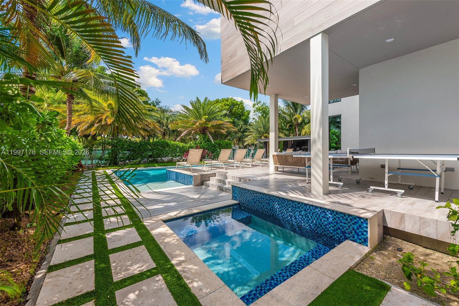 521 Holiday Dr, Hallandale Beach FL 33009