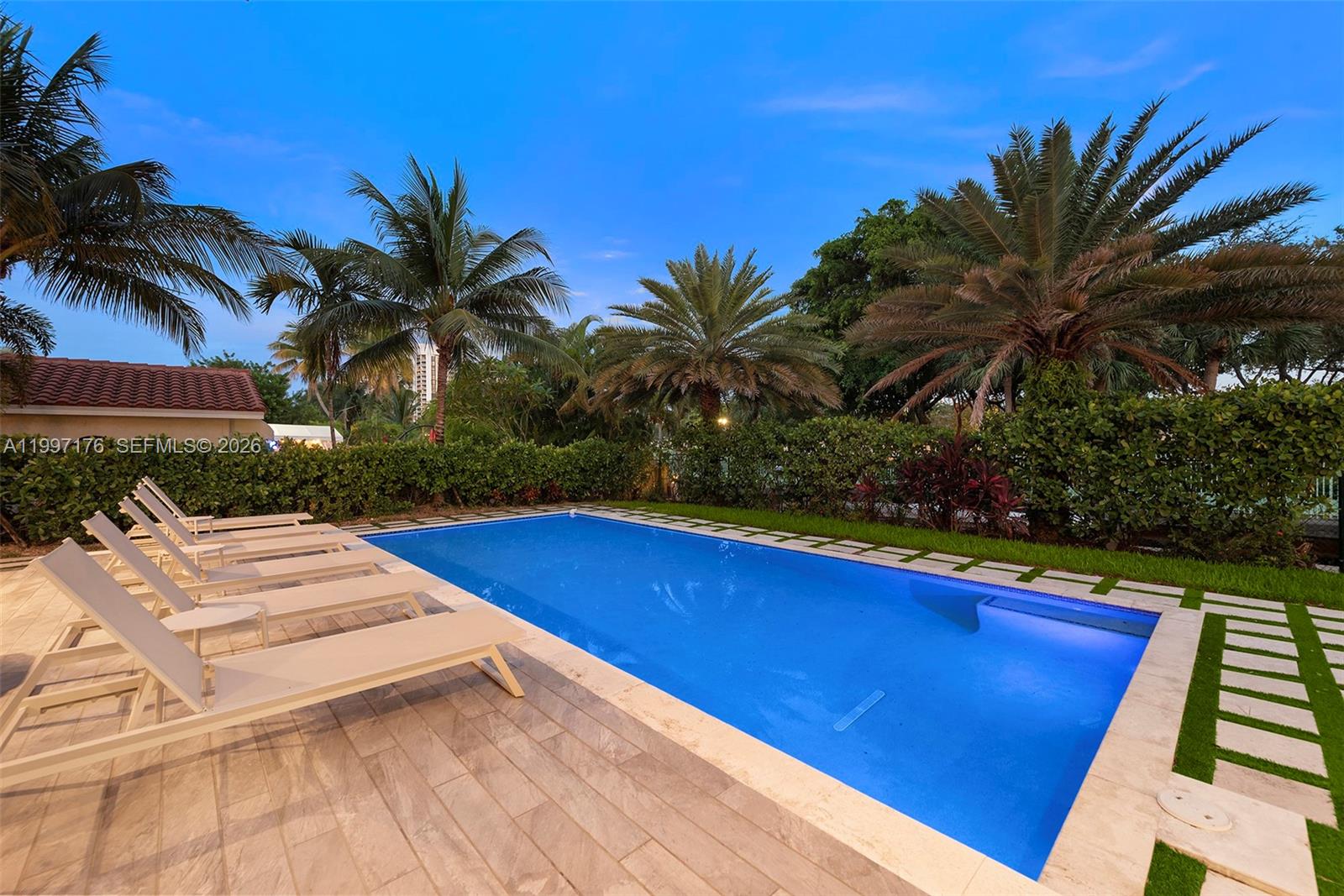 521 Holiday Dr, Hallandale Beach FL 33009