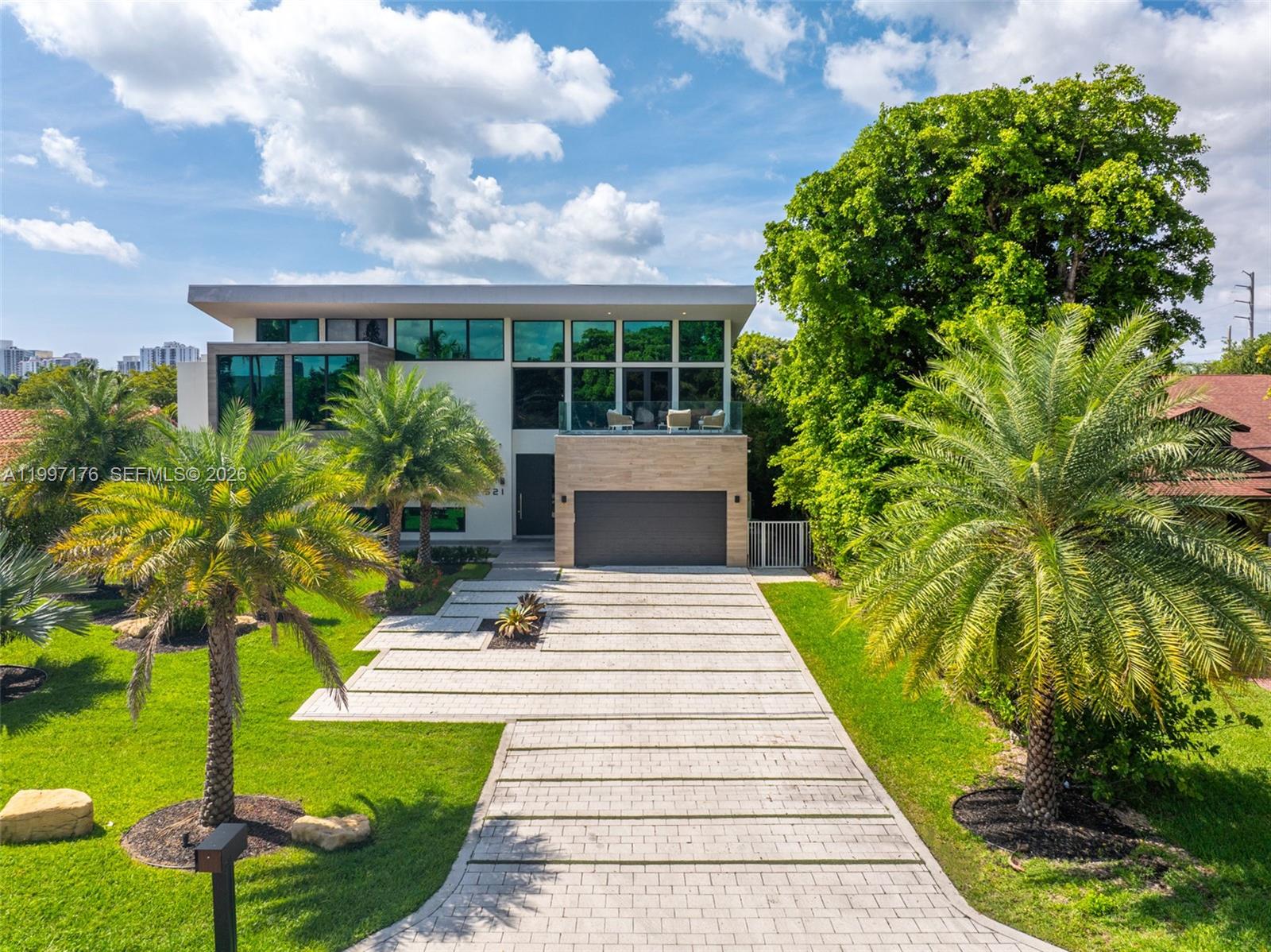 521 Holiday Dr, Hallandale Beach FL 33009