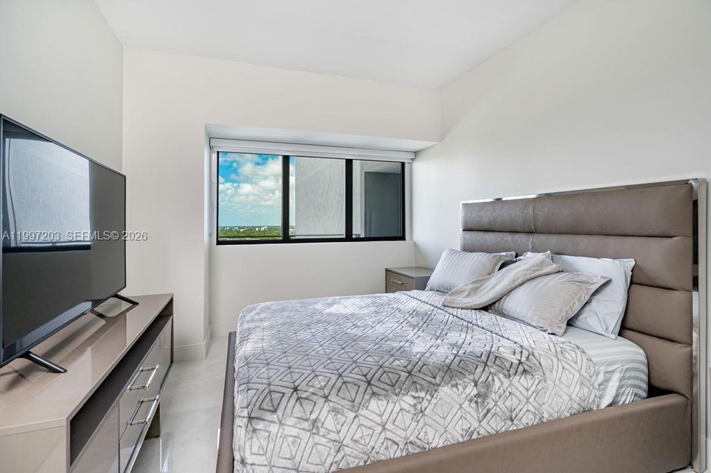 650 NE 32nd St #2005, Miami FL 33137
