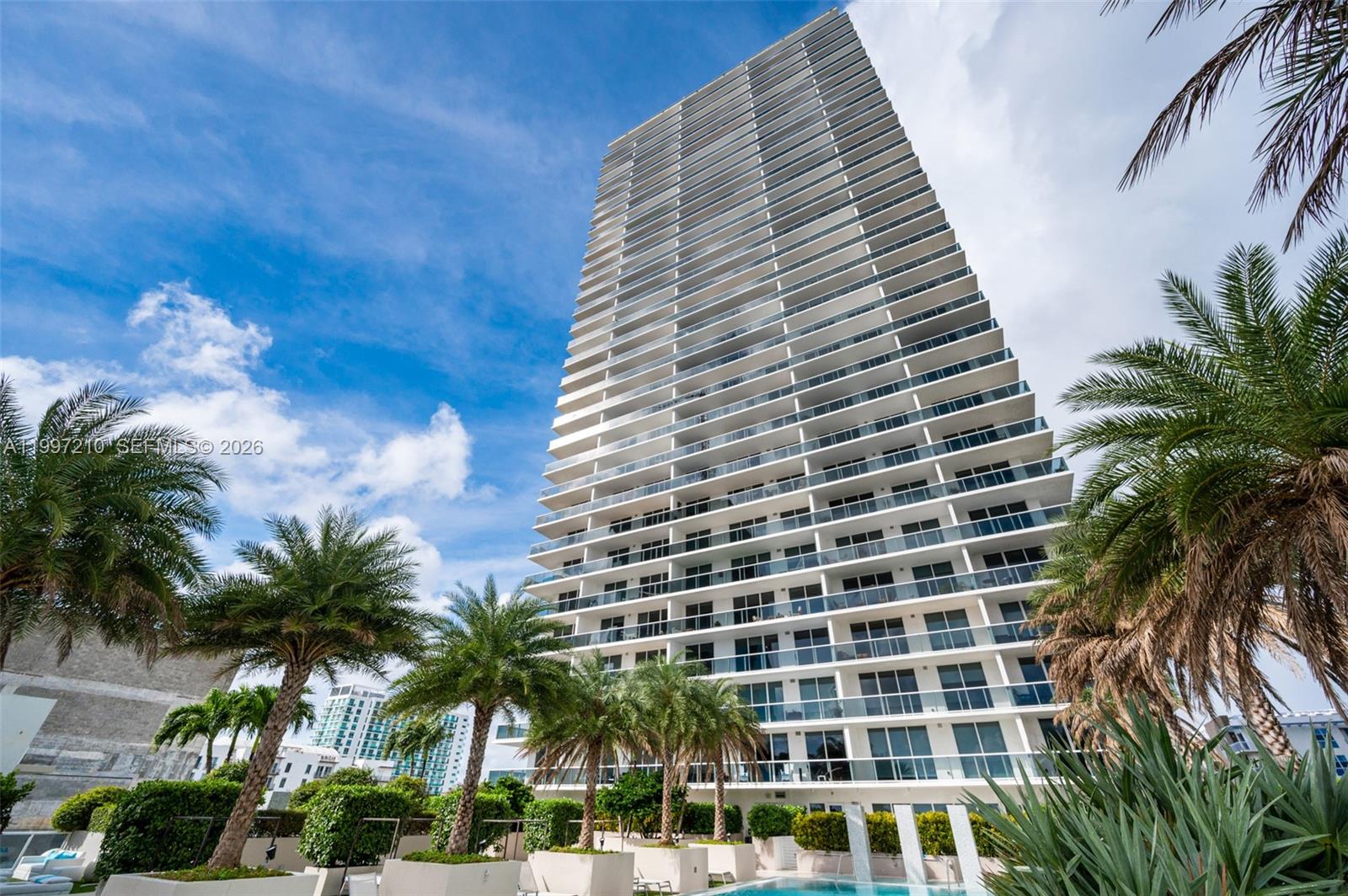 600 NE 27th St #3201, Miami FL 33137