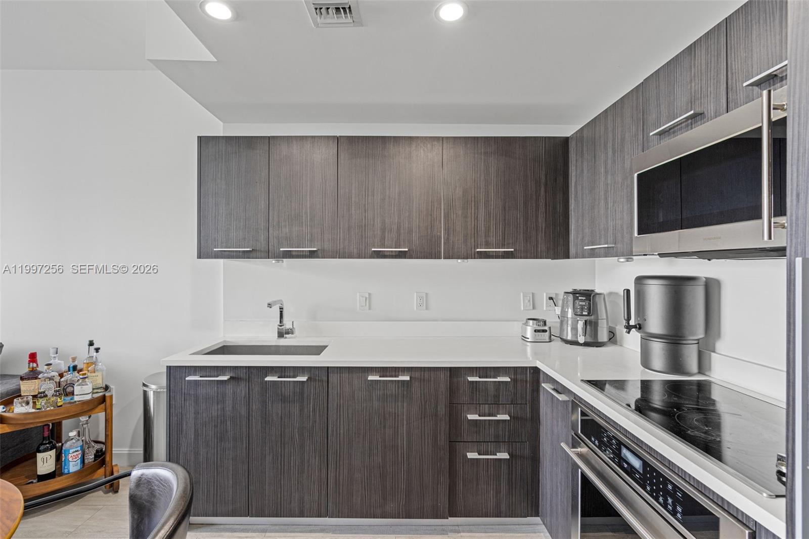 45 SW 9th St #2910, Miami FL 33130