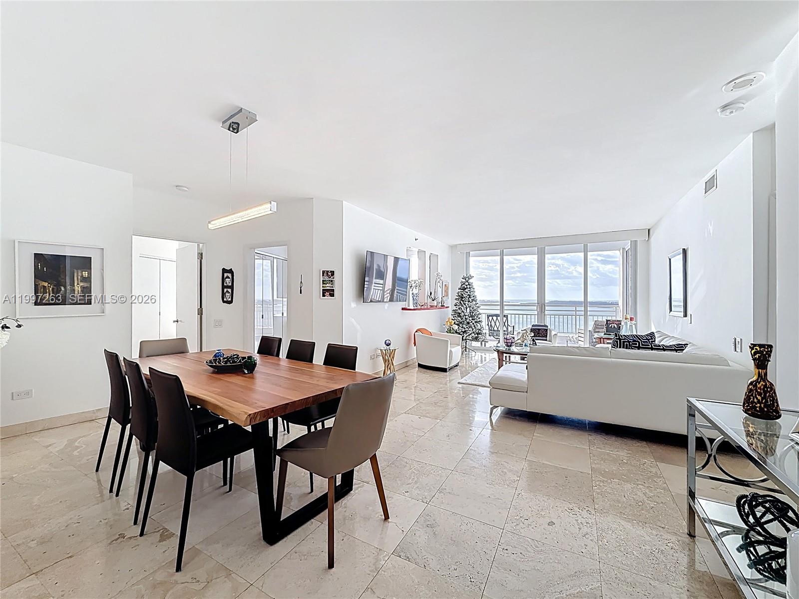 808 Brickell Key Dr #2002, Miami FL 33131