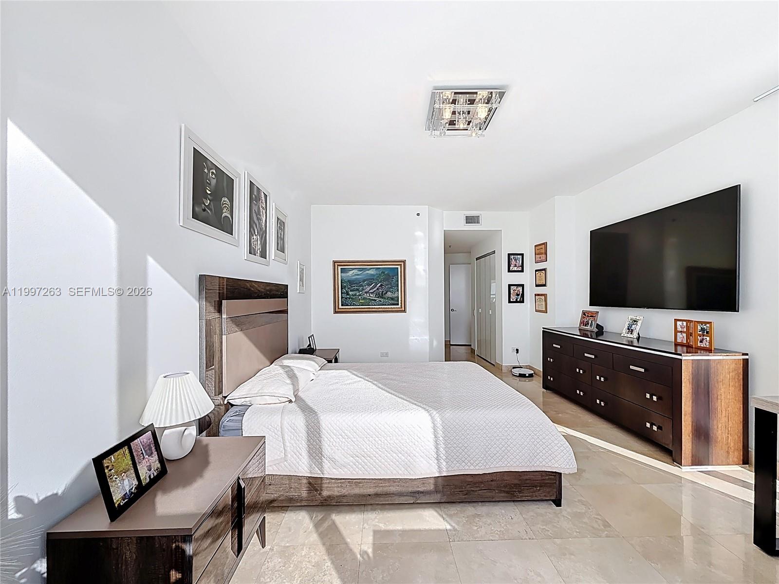 808 Brickell Key Dr #2002, Miami FL 33131