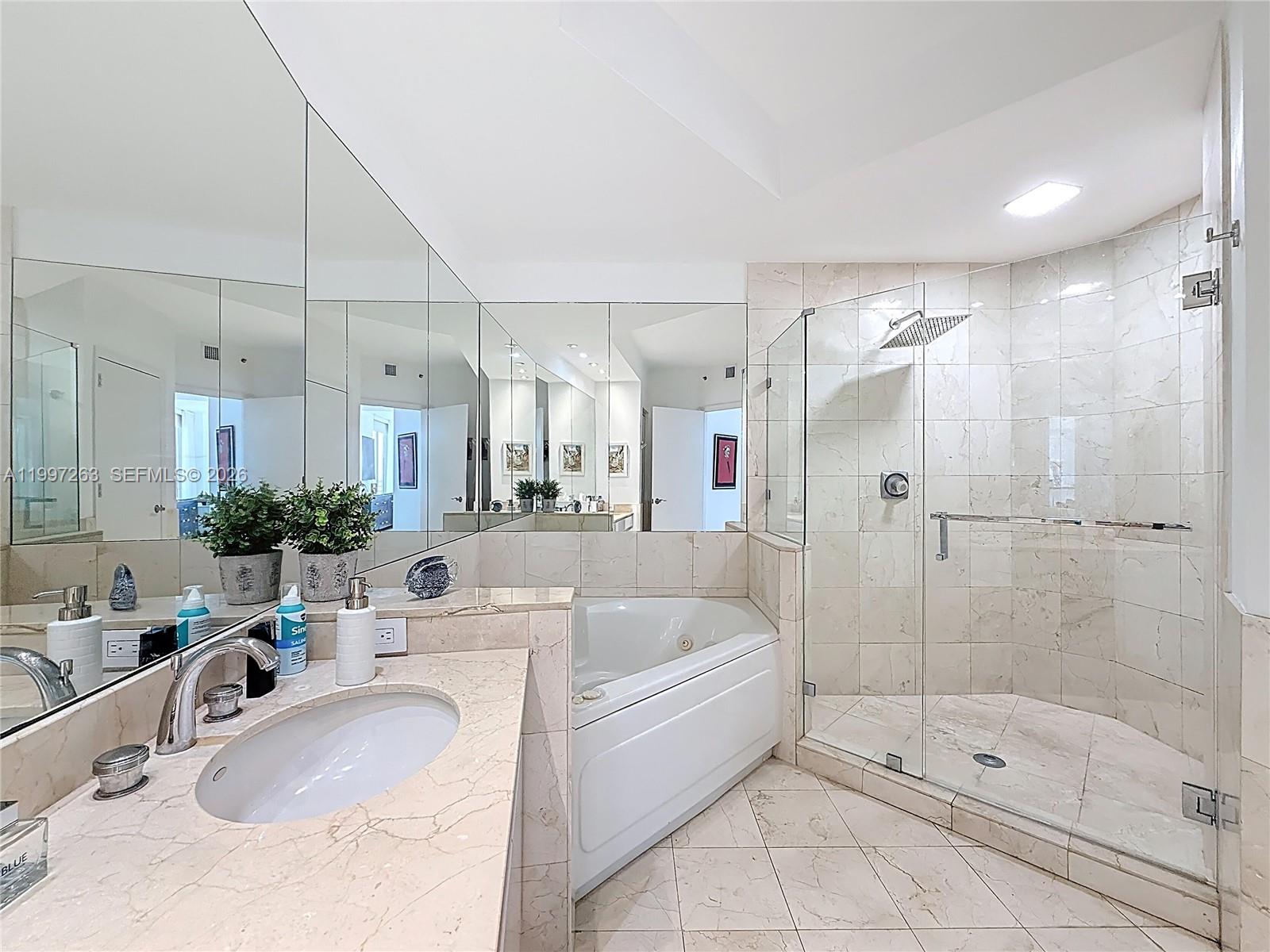 808 Brickell Key Dr #2002, Miami FL 33131