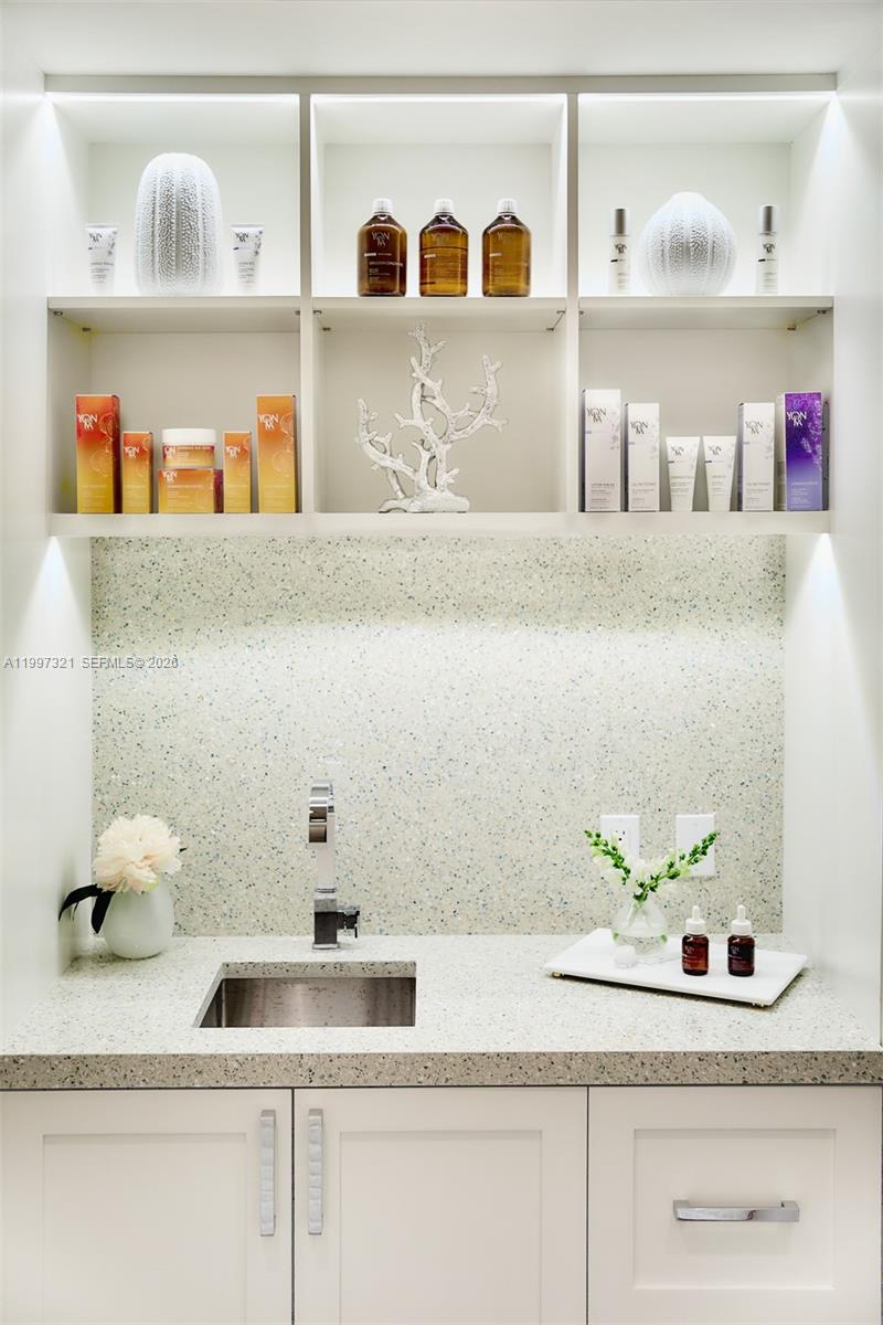 791 Crandon Blvd #405, Key Biscayne FL 33149