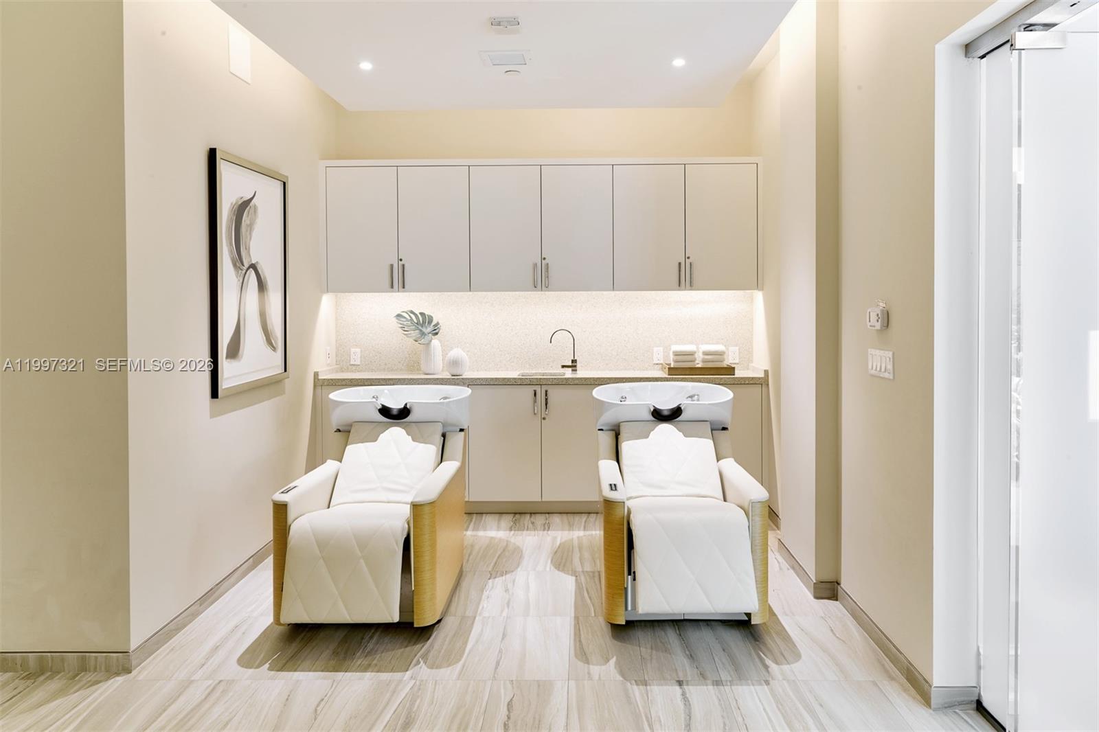 791 Crandon Blvd #405, Key Biscayne FL 33149