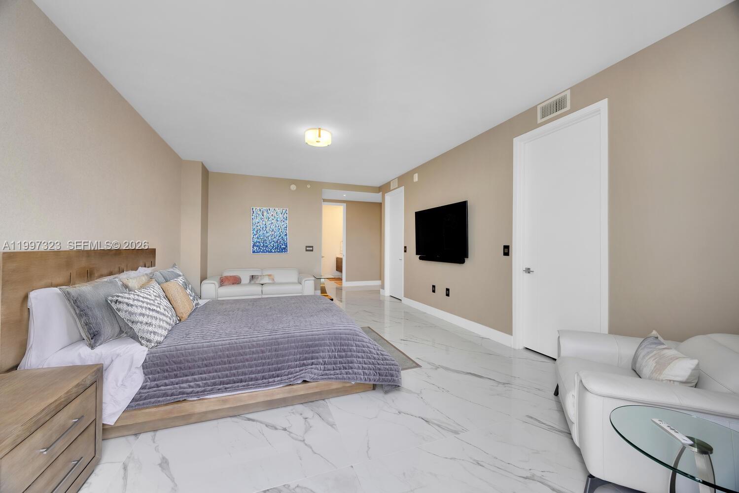 301 Altara Ave #LPH914, Coral Gables FL 33146