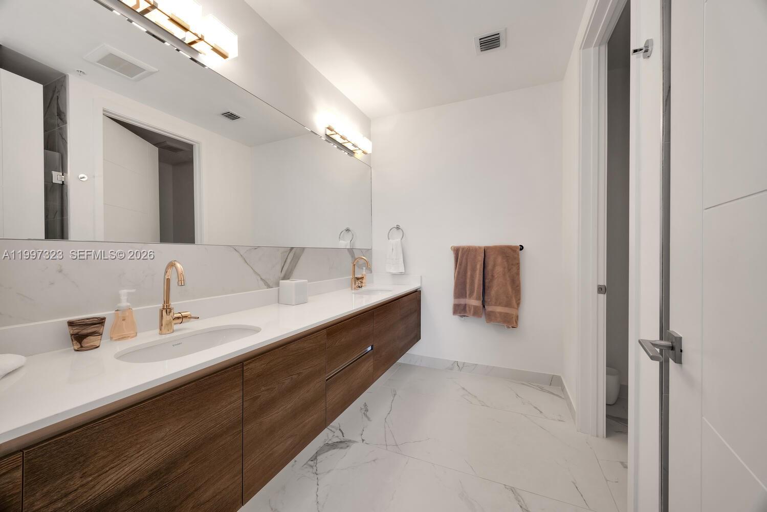 301 Altara Ave #LPH914, Coral Gables FL 33146
