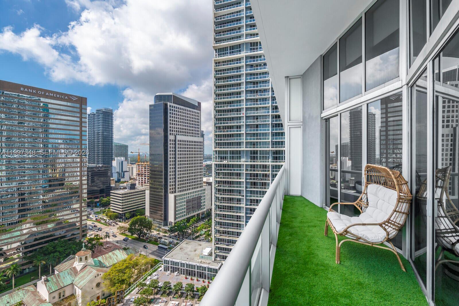 475 Brickell Ave #2811, Miami FL 33131