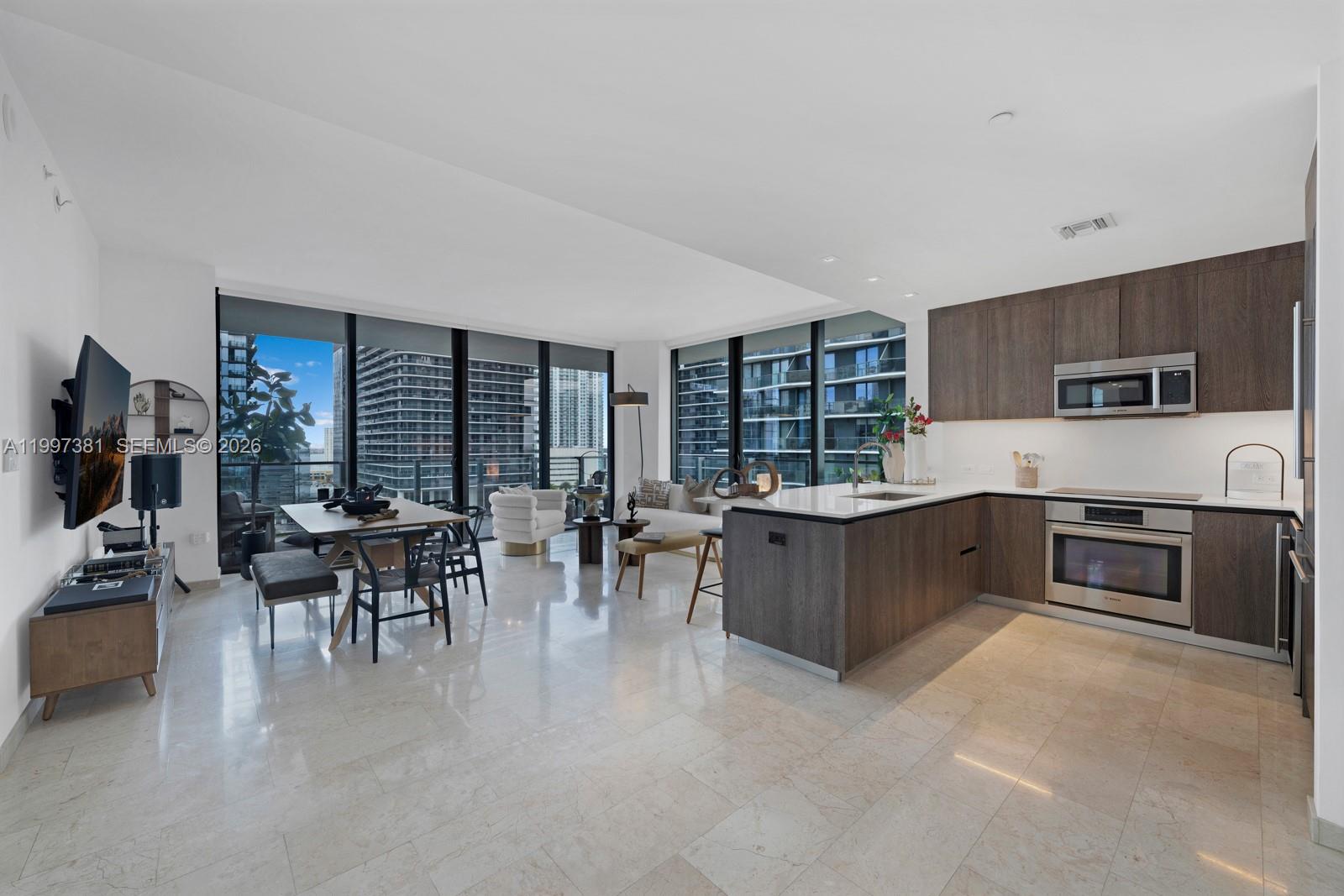 88 SW 7th St #1401, Miami FL 33130