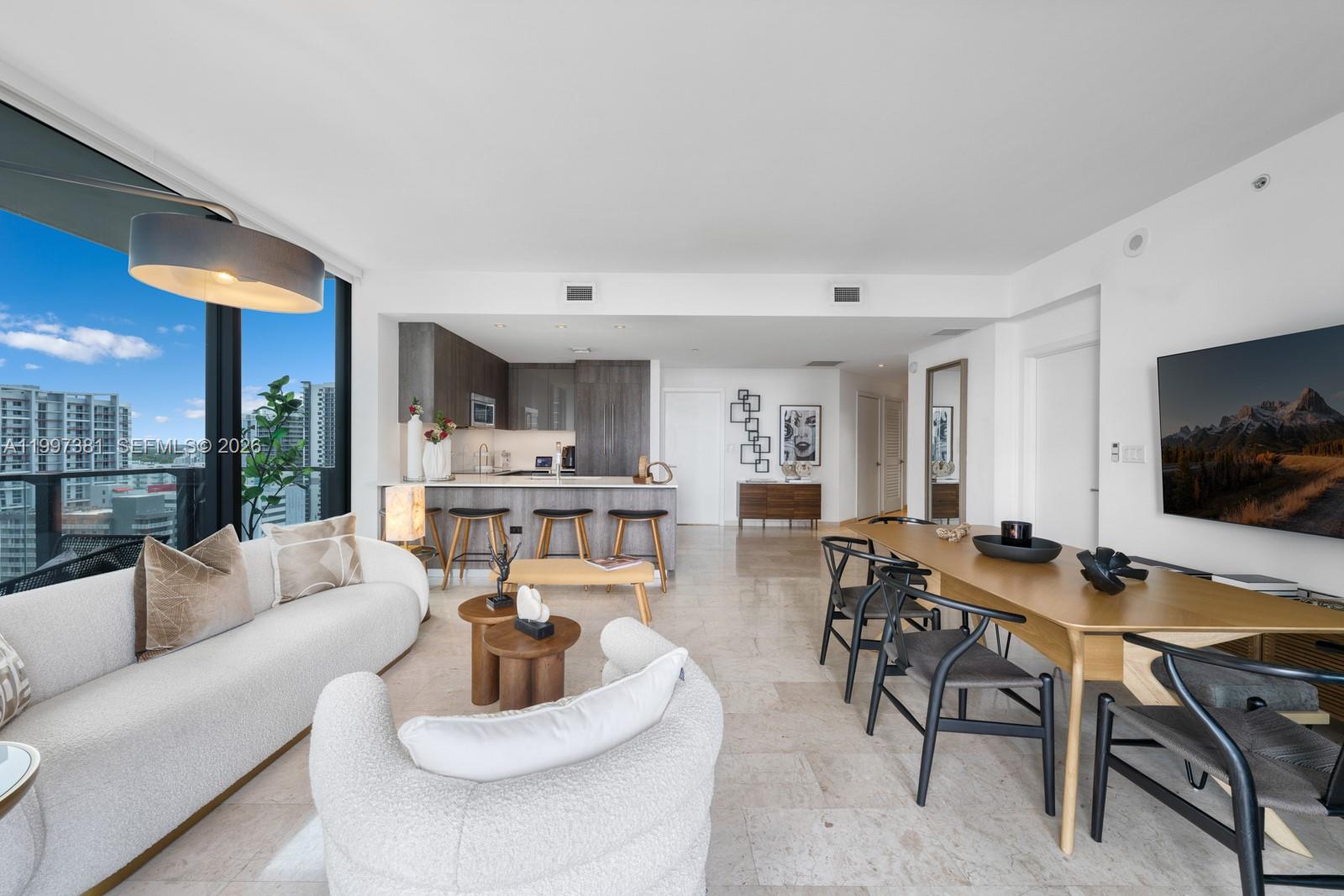 88 SW 7th St #1401, Miami FL 33130