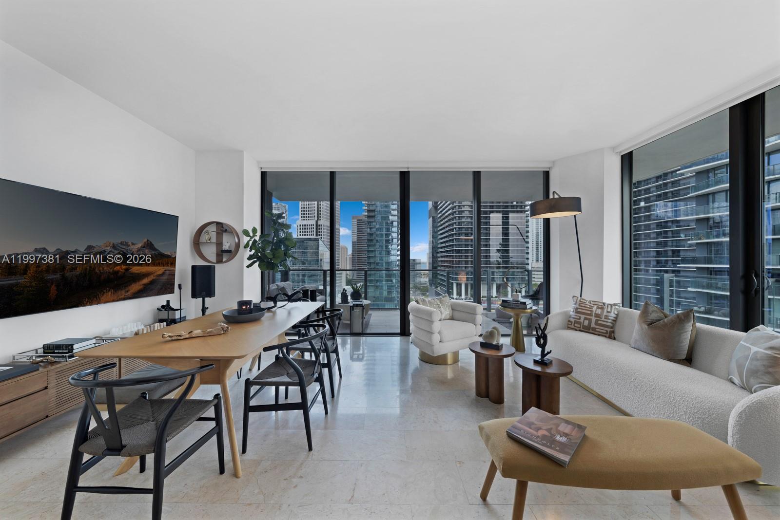 88 SW 7th St #1401, Miami FL 33130